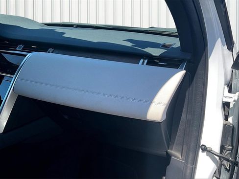 Used 2023 Land Rover Discovery Sport SE R-Dynamic image 12