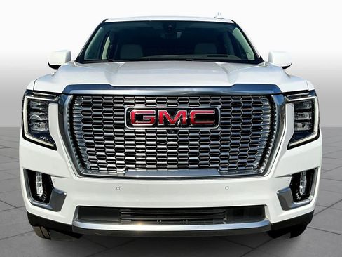 Used 2022 GMC Yukon Denali w/ Denali Premium Package image 3