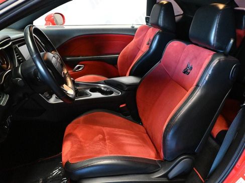 Used 2015 Dodge Challenger R/T Scat Pack w/ Leather Interior Group RWD image 18