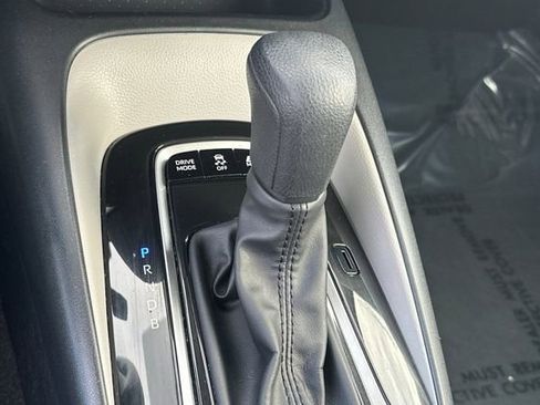 Used 2024 Toyota Corolla LE w/ LE Convenience Package image 21