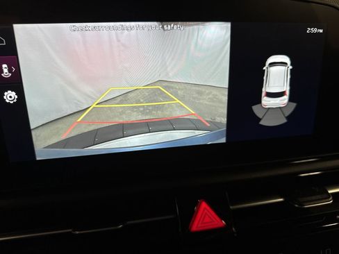 Certified 2025 Kia Niro EX image 24