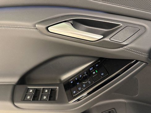 New 2025 Audi Q6 e-tron Prestige image 10