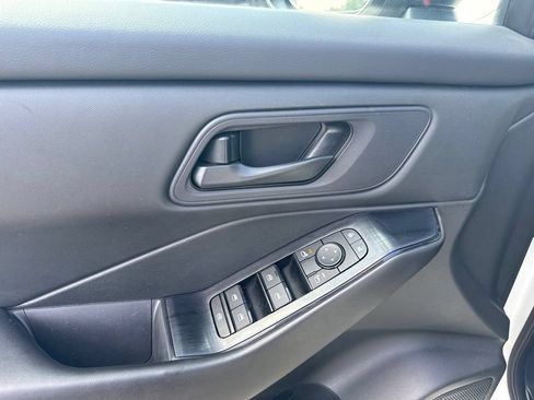 Used 2024 Nissan Rogue S FWD image 15