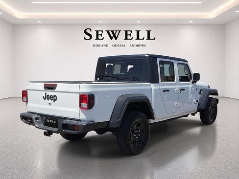 Used 2023 Jeep Gladiator Sport AWD/4WD image 4