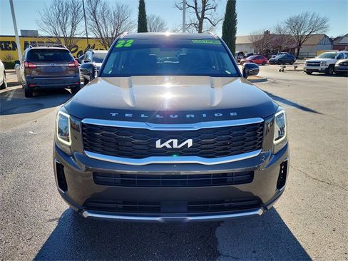 Certified 2022 Kia Telluride S image 9