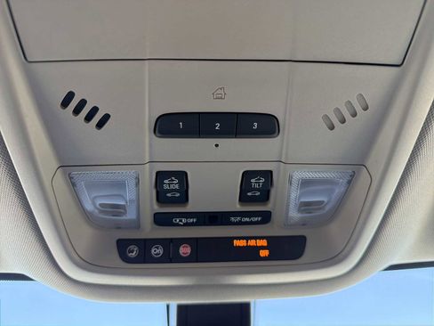 Used 2018 Buick Enclave Essence image 13