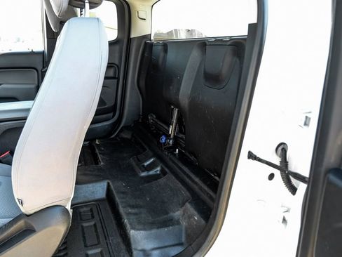 Used 2019 Chevrolet Colorado W/T RWD image 32