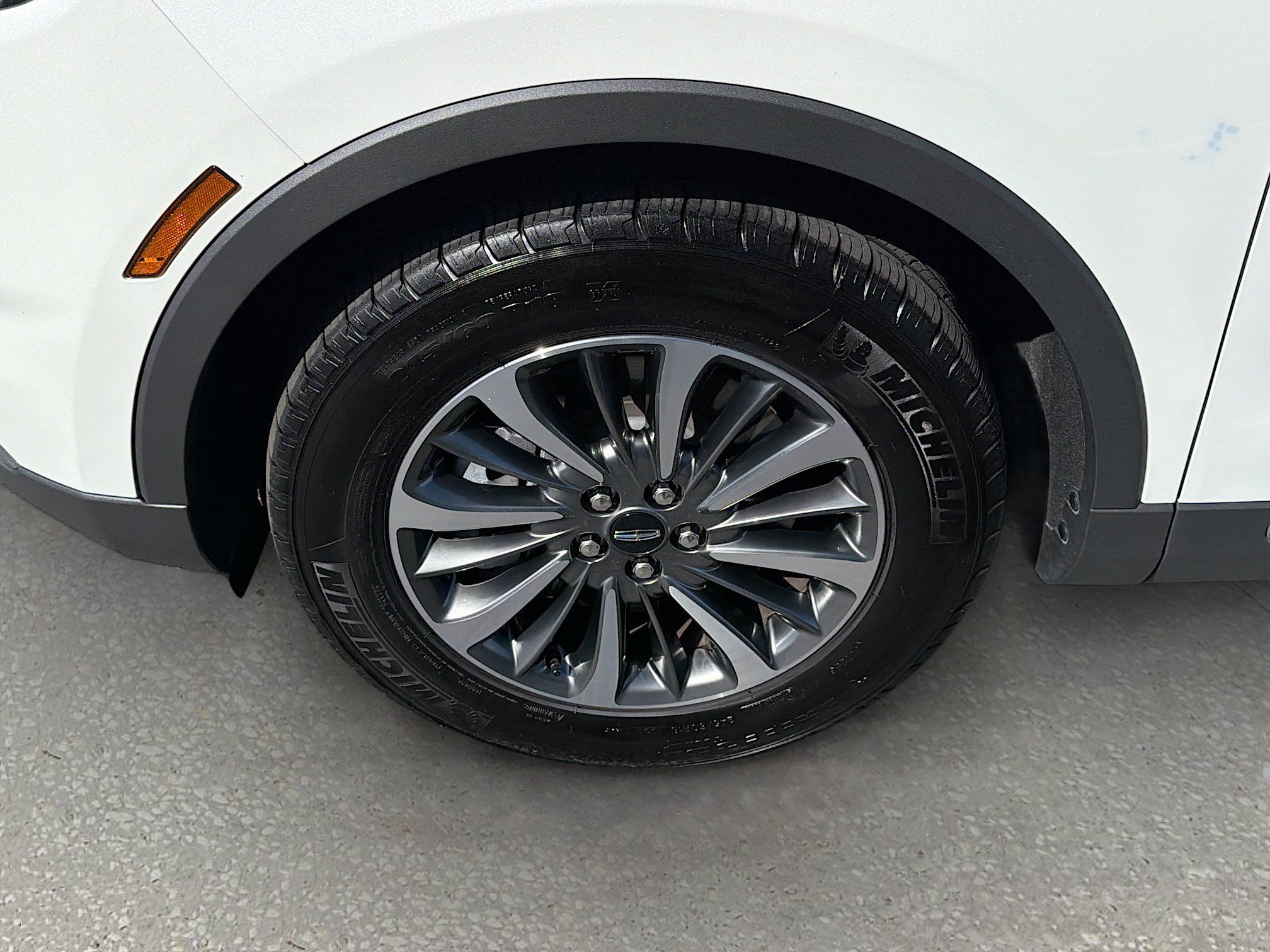 Used 2023 Lincoln Nautilus FWD w/ Premium Package image 31