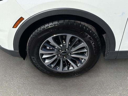 Used 2023 Lincoln Nautilus FWD w/ Premium Package image 31