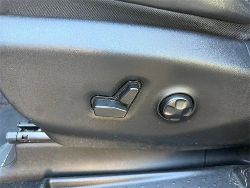 Used 2021 Chrysler Pacifica Limited w/ Uconnect Theater Family Group image 12