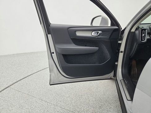 Certified 2025 Volvo XC40 B5 Plus image 25