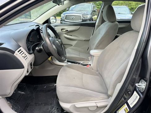 Used 2013 Toyota Corolla LE FWD image 18
