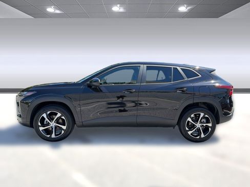 Used 2024 Chevrolet Trax RS w/ Driver Confidence Package FWD image 2