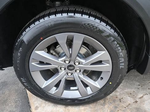 Used 2022 Ford Explorer XLT w/ Equipment Group 202A image 12