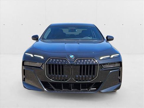 Used 2025 BMW 760i xDrive AWD/4WD image 6