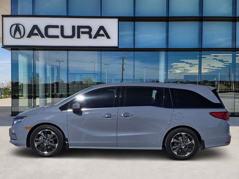 Used 2023 Honda Odyssey Elite image 3