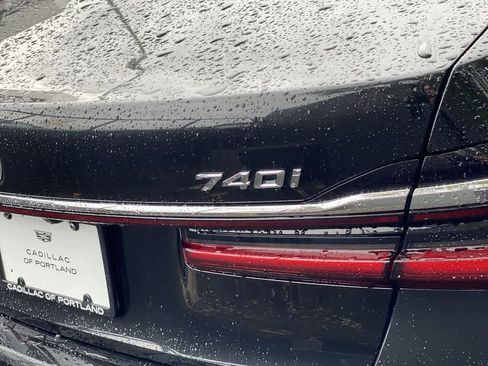 Used 2020 BMW 740i w/ M Sport Package RWD image 10