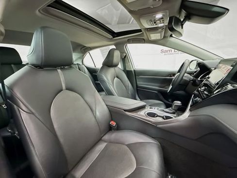 Used 2022 Toyota Camry XLE w/ Navigation Upgrade Package image 30