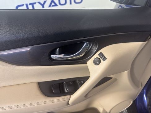 Used 2020 Nissan Rogue SV AWD/4WD image 15