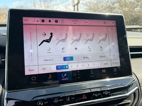 Certified 2022 Jeep Compass Limited w/ (RED) Package image 19