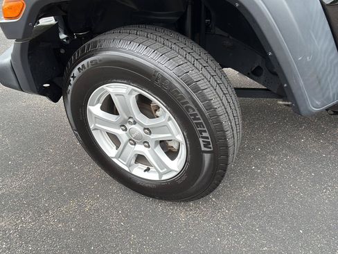 Used 2018 Jeep Wrangler Sport AWD/4WD image 5