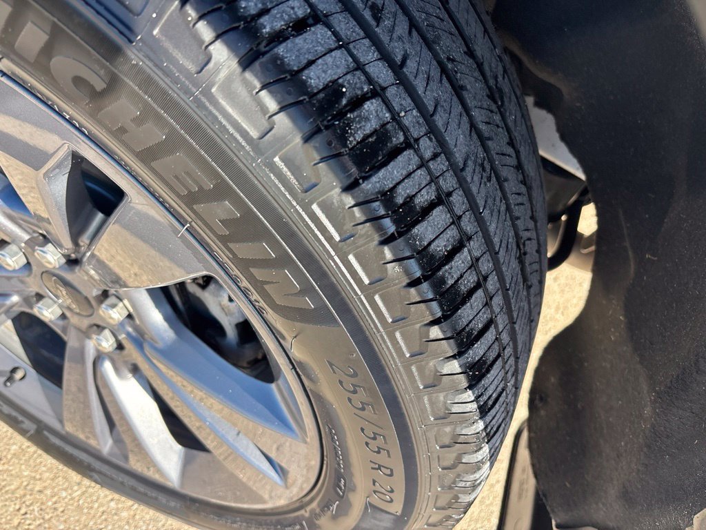 Used 2022 Ford Explorer XLT w/ Equipment Group 202A AWD/4WD image 10
