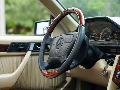 Used 1995 Mercedes-Benz E 320 Convertible image 37