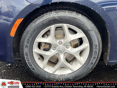 Used 2018 Chrysler Pacifica Touring-L Plus w/ Tire & Wheel Group image 9