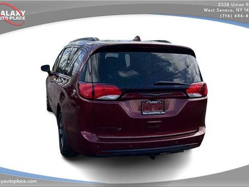 Used 2019 Chrysler Pacifica Touring-L w/ S Appearance Package FWD image 7