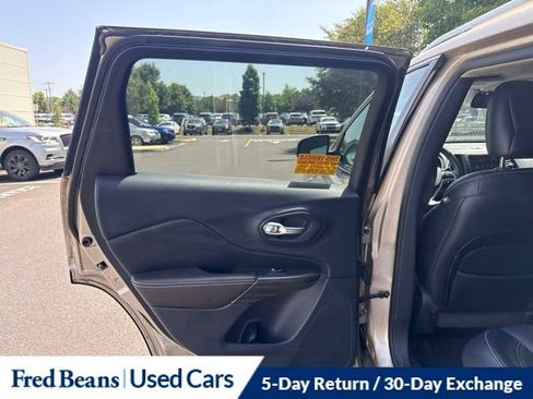 Used 2014 Jeep Cherokee Limited w/ Technology Group AWD/4WD image 15