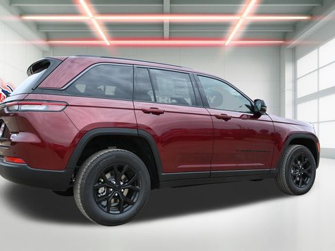 New 2026 Jeep Grand Cherokee Altitude image 3