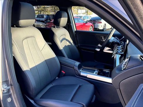 Used 2026 Mercedes-Benz GLB 250 4MATIC image 7