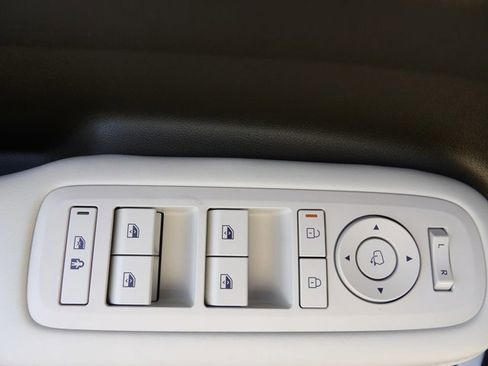 Used 2025 Hyundai Santa Fe Calligraphy image 12