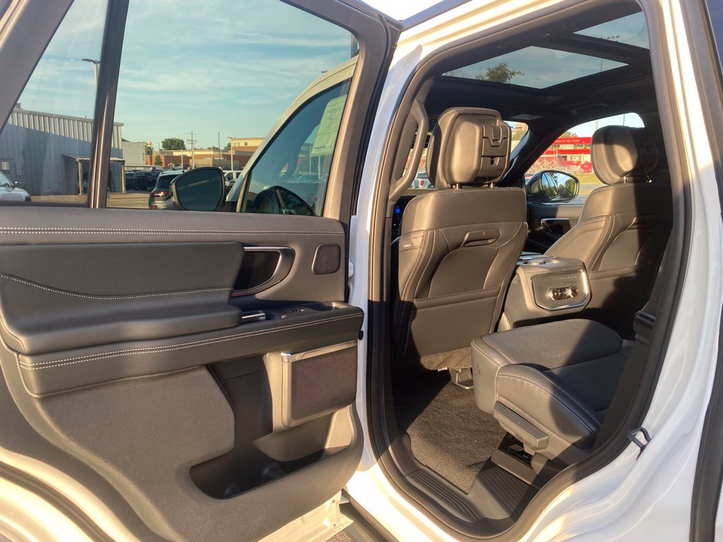 New 2027 Ford Expedition Platinum w/ Stealth Appearance Package AWD/4WD image 31