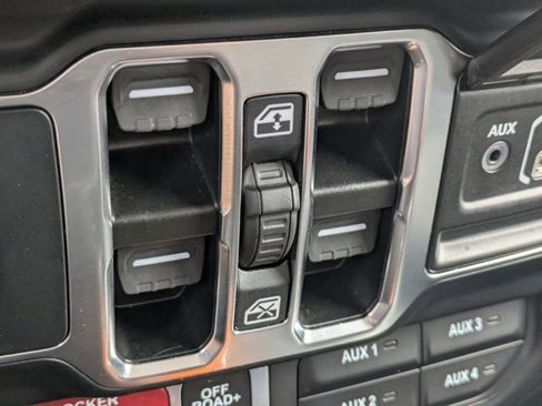 Used 2024 Jeep Gladiator Sport image 19