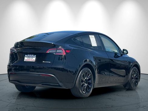 Used 2023 Tesla Model Y Long Range AWD/4WD image 4