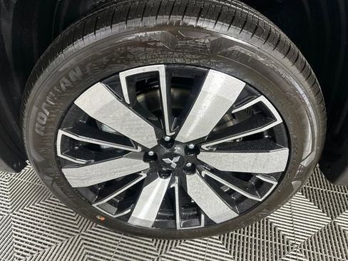 New 2026 Mitsubishi Outlander SE image 2