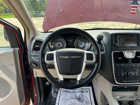 Used 2015 Chrysler Town & Country Touring-L w/ Driver Convenience Group FWD image 18