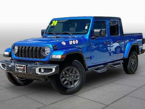 Used 2024 Jeep Gladiator Sport AWD/4WD image 3