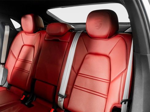 Used 2023 Porsche Cayenne Platinum Edition image 28