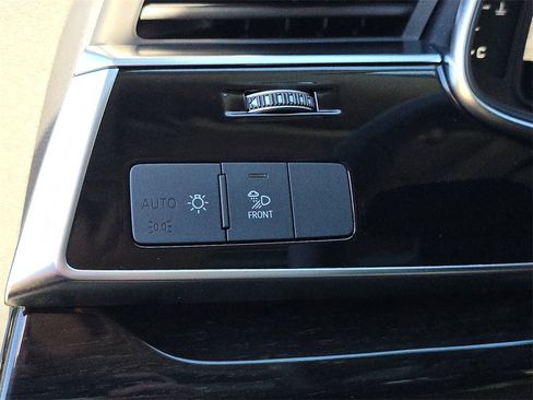 Certified 2025 Audi Q8 Premium Plus image 29