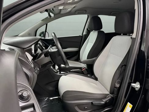 Used 2020 Chevrolet Trax LS w/ Tint and Cruise Package FWD image 10