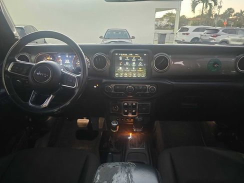 Used 2018 Jeep Wrangler Unlimited Sahara AWD/4WD image 22