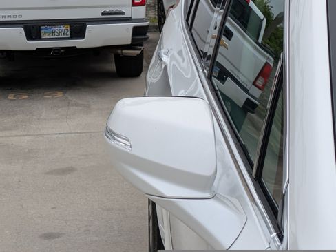 Used 2023 Cadillac XT6 Premium Luxury w/ Technology Package image 8