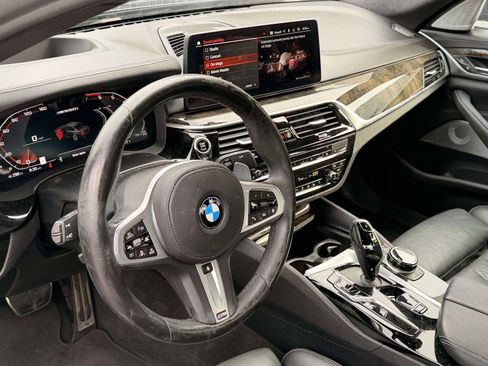 Used 2022 BMW M550i xDrive w/ Dynamic Handling Package AWD/4WD image 11