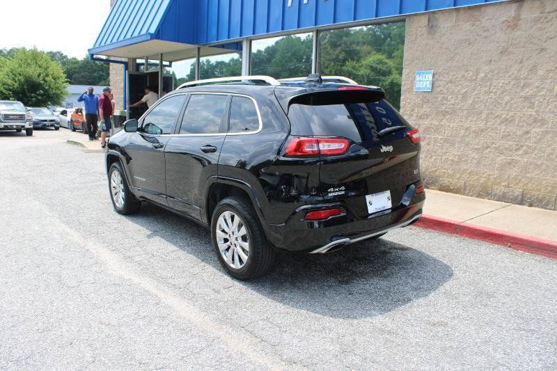 Used 2017 Jeep Cherokee Overland w/ Technology Group AWD/4WD image 4