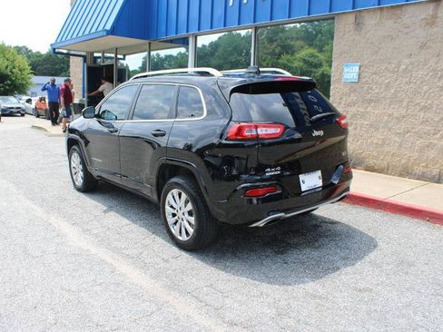 Used 2017 Jeep Cherokee Overland w/ Technology Group AWD/4WD image 4