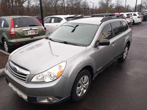 Used 2010 Subaru Outback 2.5i image 7