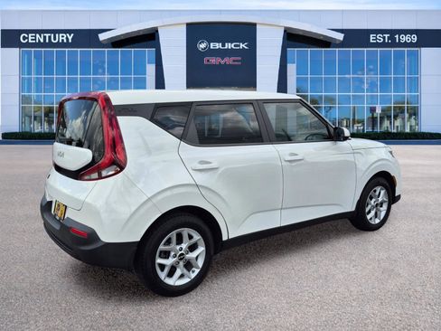 Used 2022 Kia Soul LX w/ Technology Package FWD image 4