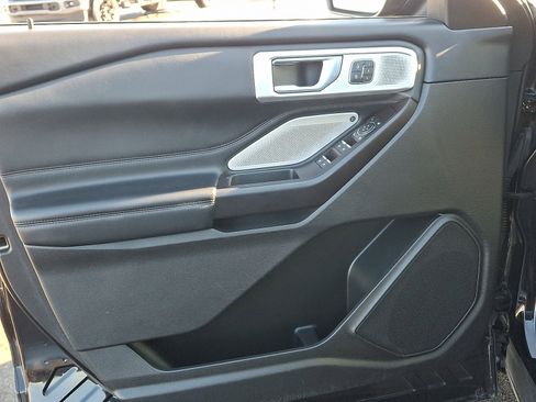 Used 2020 Ford Explorer Platinum w/ Premium Technology Package image 13